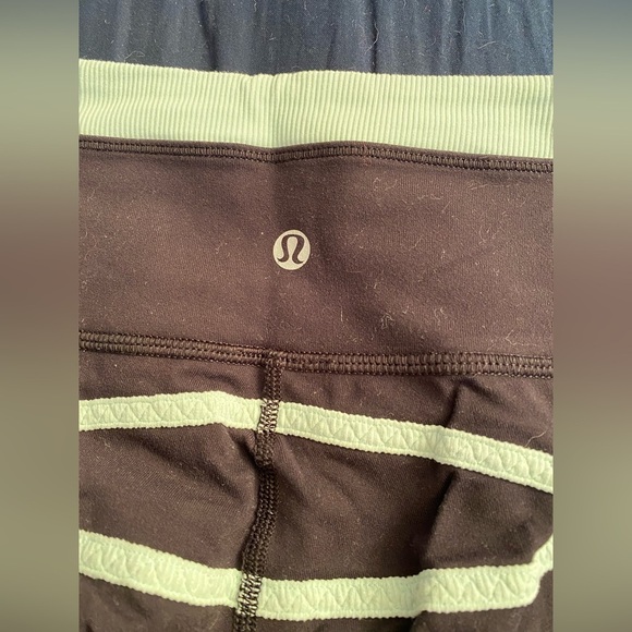 Lululemon Roll Out Crop Leggings in Black and Fresh Teal - Picture 10 of 12